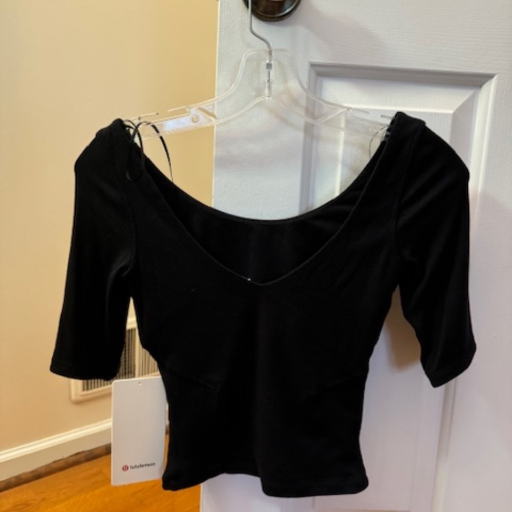 Lululemon Miro model scoop neck tee